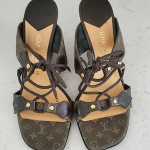 SOLD!!!!! Authentic louis Vuitton mini monogram 4" wedges